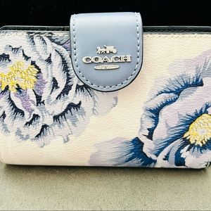Coach Original Special Flora Printed MEDIUM CORNER ZIP WALLET IN SIGNATURE print